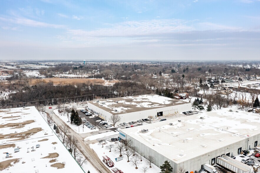 More Photos Of 400 Medinah Rd, Roselle Warehouse For Lease