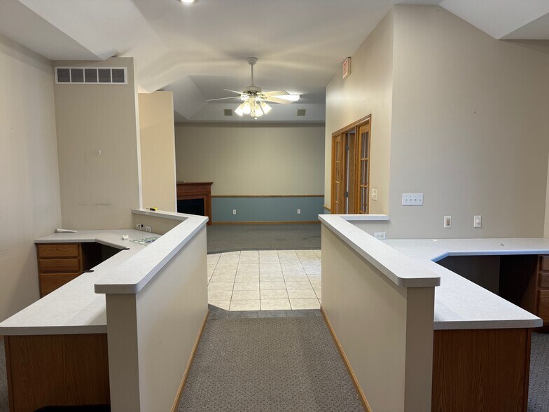 More Photos Of 3300 Commerce Dr, Dekalb Medical For Lease