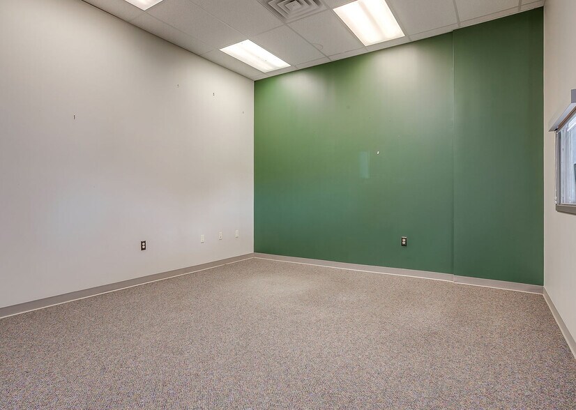 More Photos Of 6710 Hawks Creek Ave, Westworth Village Storefront Retail Office For Lease