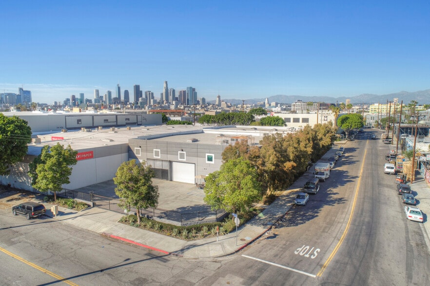 More Photos Of 1475 Long Beach Ave, Los Angeles Warehouse For Lease