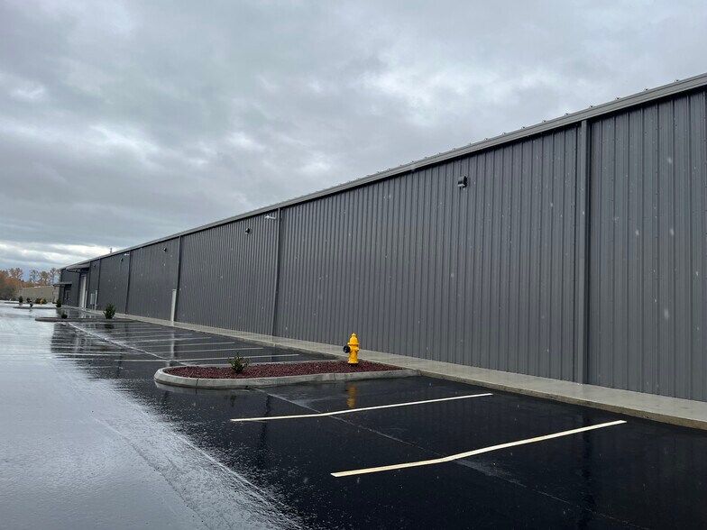 More Photos Of 1400-1442 W Smith Rd, Ferndale Industrial For Sale