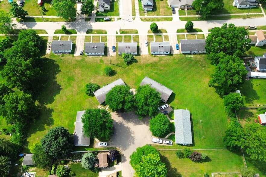 More Photos Of 1030 Te Ann Ct, Lake Odessa Multifamily For Sale