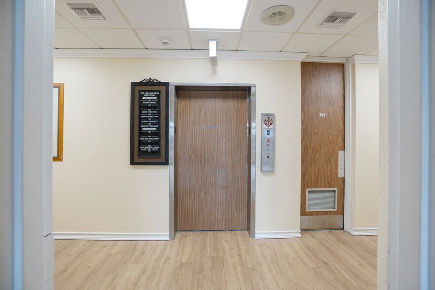 More Photos Of 400 S Tamiami Trl, Venice Medical For Sale