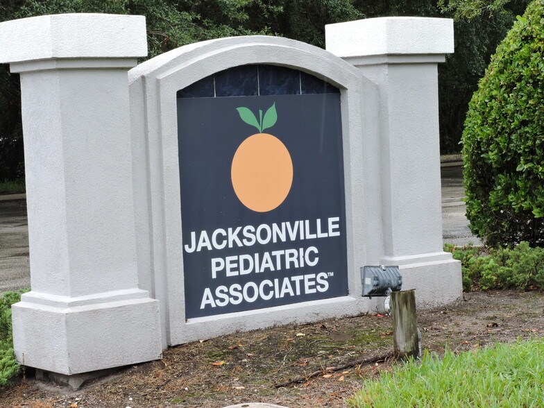 More Photos Of 8774 Perimeter Park Blvd, Jacksonville Medical For Sale