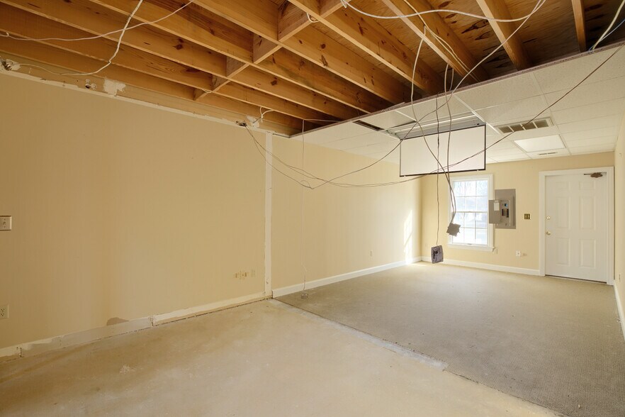 More Photos Of 7188-7196 Chapman Dr, Hayes Office For Sale