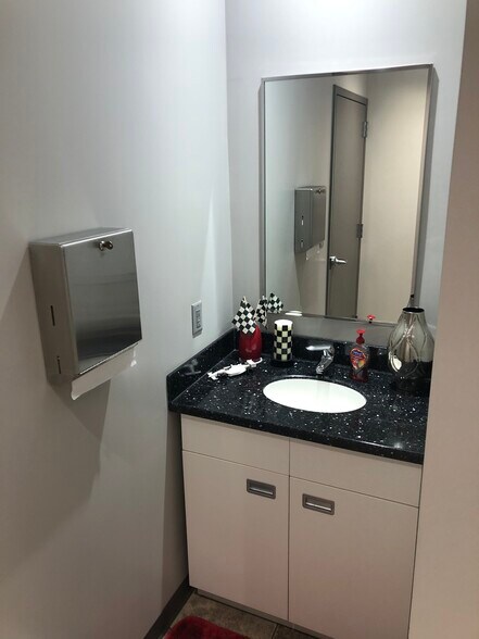 More Photos Of 114 Venture Dr, Pataskala Warehouse For Lease