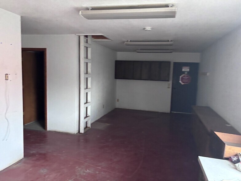 More Photos Of 315 W Commercial St, Weiser Warehouse For Sale