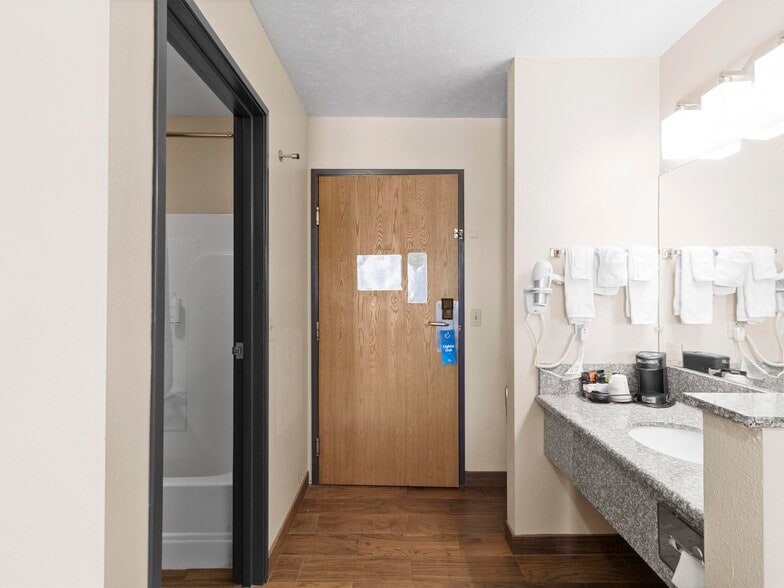 More Photos Of 40 N 2600 W, Hurricane Hotel For Sale