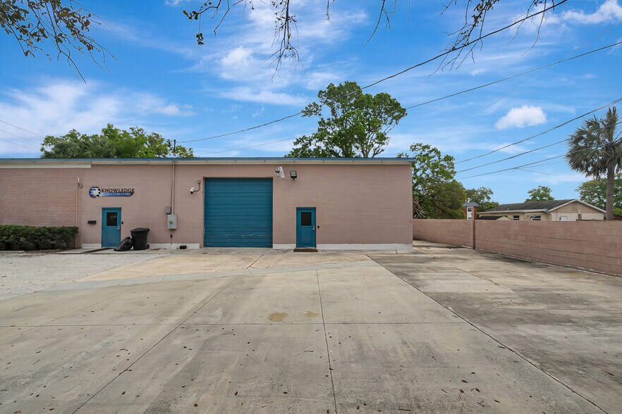 More Photos Of 450 94th Ave N, Saint Petersburg Freestanding For Lease