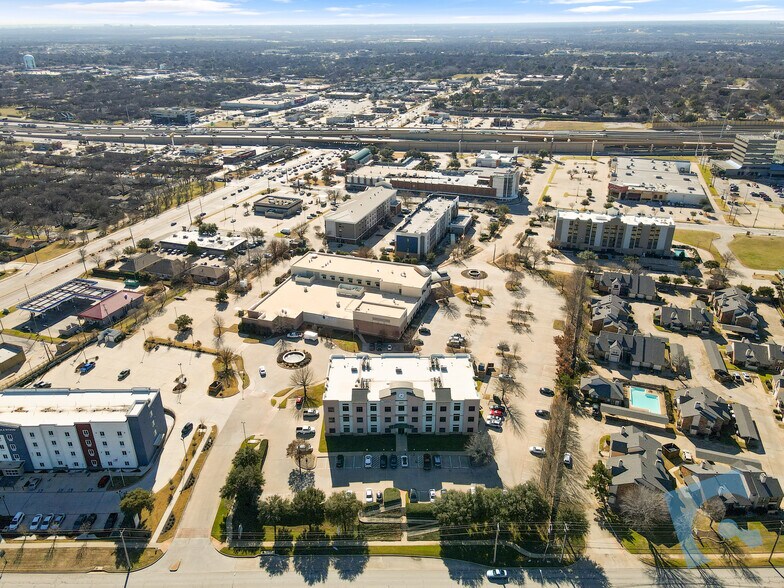 More Photos Of 809 W Harwood Rd, Hurst Medical For Lease