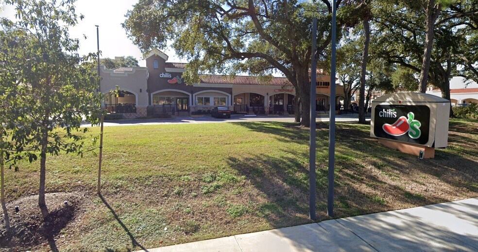 More Photos Of 10001 Westheimer Rd, Houston General Retail For Lease