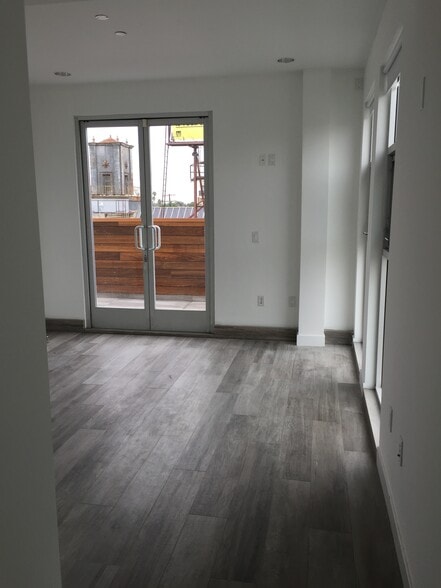 More Photos Of 600 S La Brea Ave, Los Angeles Storefront Retail Residential For Sale