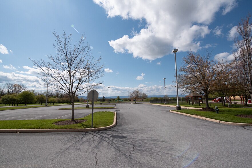 More Photos Of 14700 Citicorp Dr, Hagerstown Office For Sale