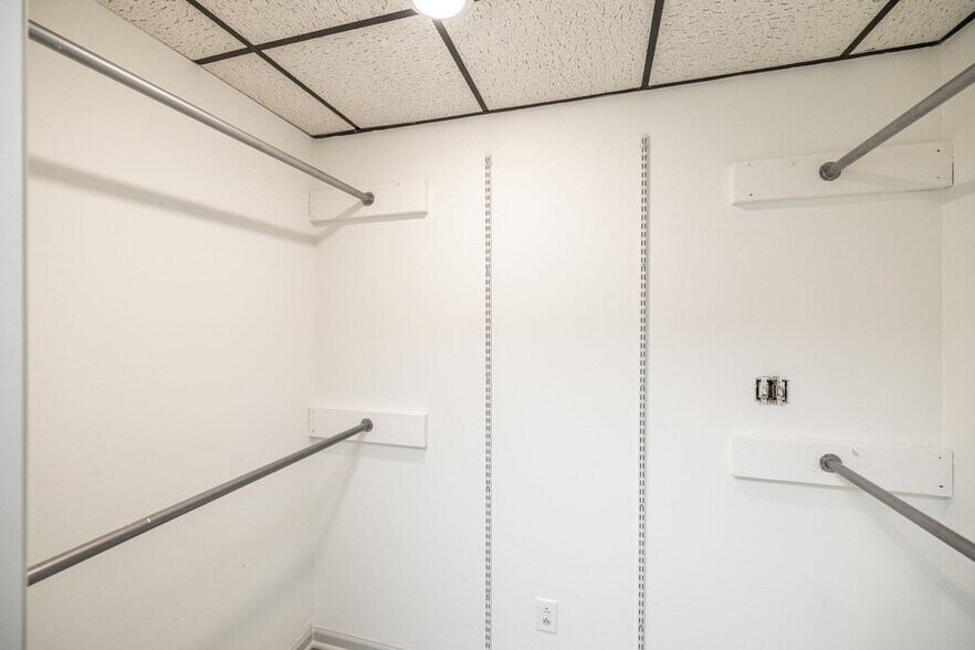 More Photos Of 363 W Main St, Hendersonville Light Distribution For Lease