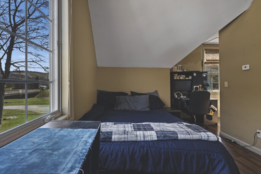 More Photos Of 690 Main St, Vintondale Loft Creative Space For Sale