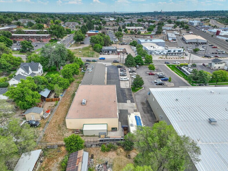 More Photos Of 5985 Lamar St, Arvada Warehouse For Lease