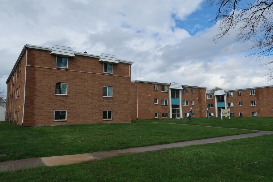 More Photos Of 1833-1845 E 31st St, Lorain Apartments For Sale