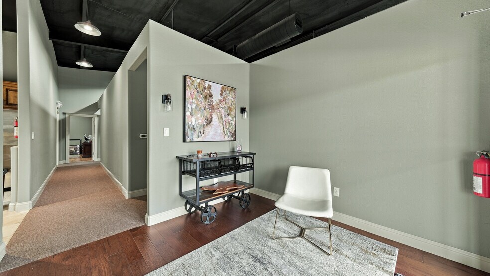 More Photos Of 207 Eastridge Rd, Granbury General Retail For Sale