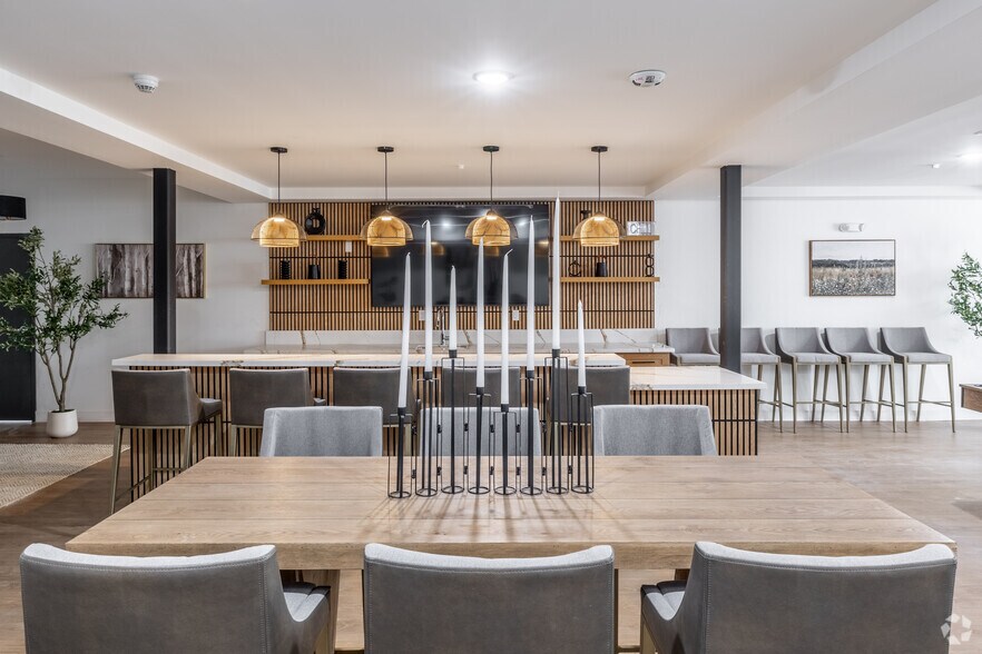 More Photos Of 6569-6581 N Van Nuys Blvd, Van Nuys Apartments For Lease