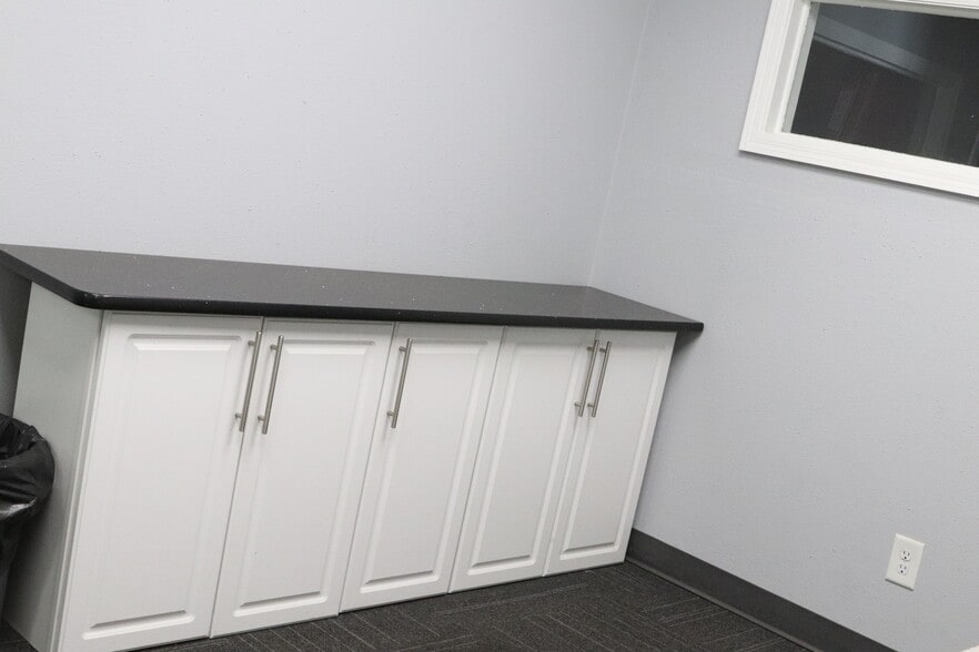 More Photos Of 4583 American Road rd, Rockford Flex For Lease