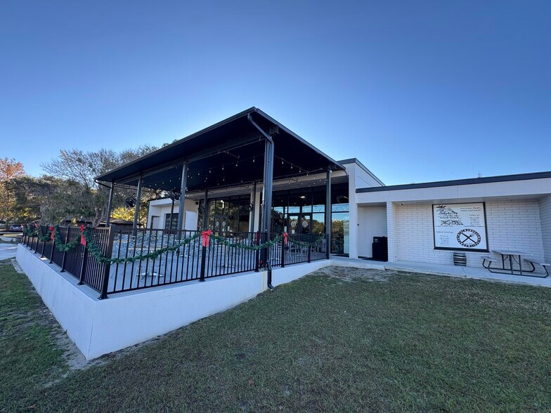 More Photos Of 235 NE Watula Ave, Ocala General Retail For Sale