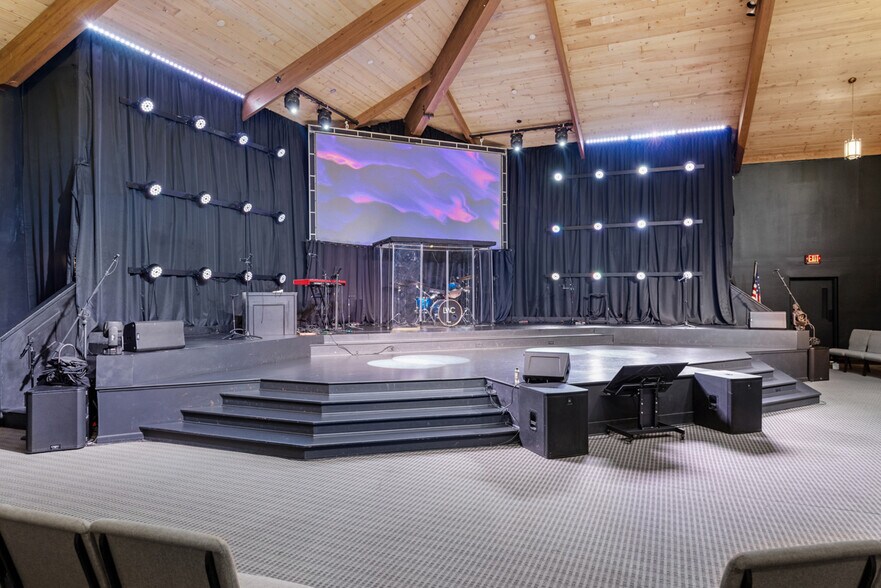 More Photos Of 310 Coles Ferry Pike, Lebanon Religious Facility For Sale