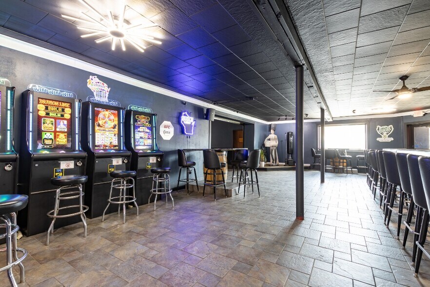 More Photos Of 740 Washington St, Wausau Bar For Sale