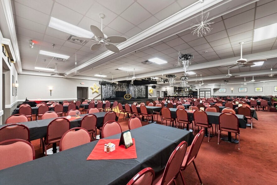 More Photos Of 4725 Vincennes Blvd, Cape Coral Restaurant For Sale
