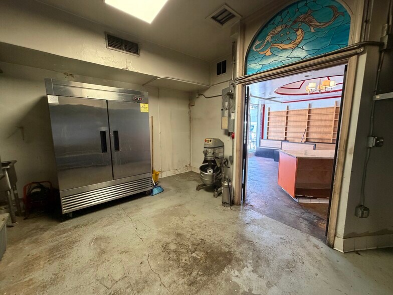 More Photos Of 265 S Robertson Blvd, Beverly Hills Restaurant For Lease