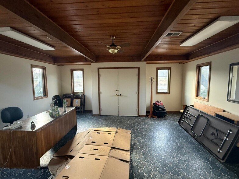 More Photos Of 4348 S Laurel Rd, London Office For Sale