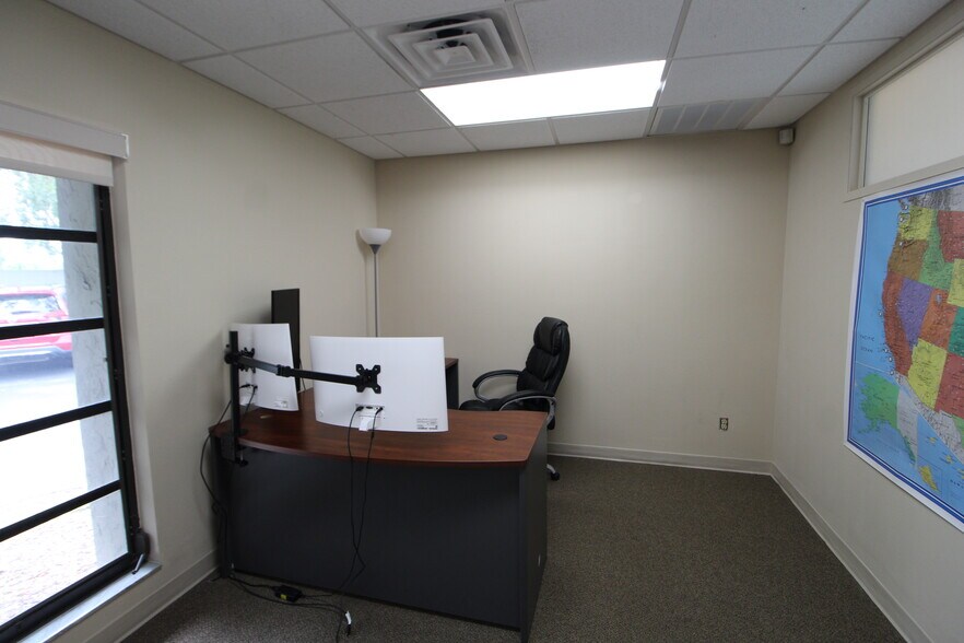 More Photos Of 5717 Bessie Dr, Sarasota Office For Lease