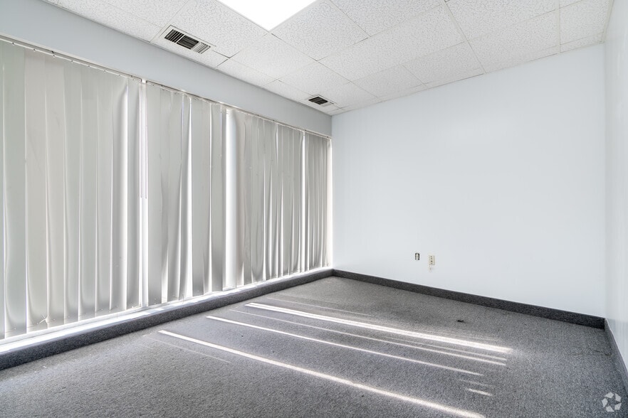 More Photos Of 3385 Airways Blvd, Memphis Medical For Lease