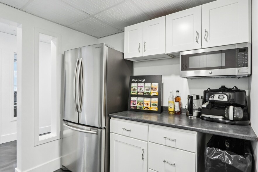 More Photos Of 100 Conifer Hill Dr, Danvers Office For Lease