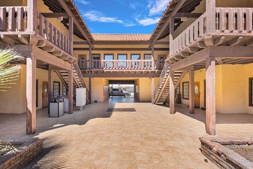 More Photos Of 222 E Main St, Barstow Office For Sale