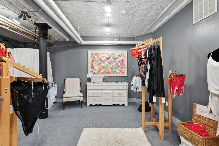 More Photos Of 150 Main St, Northampton Storefront For Lease