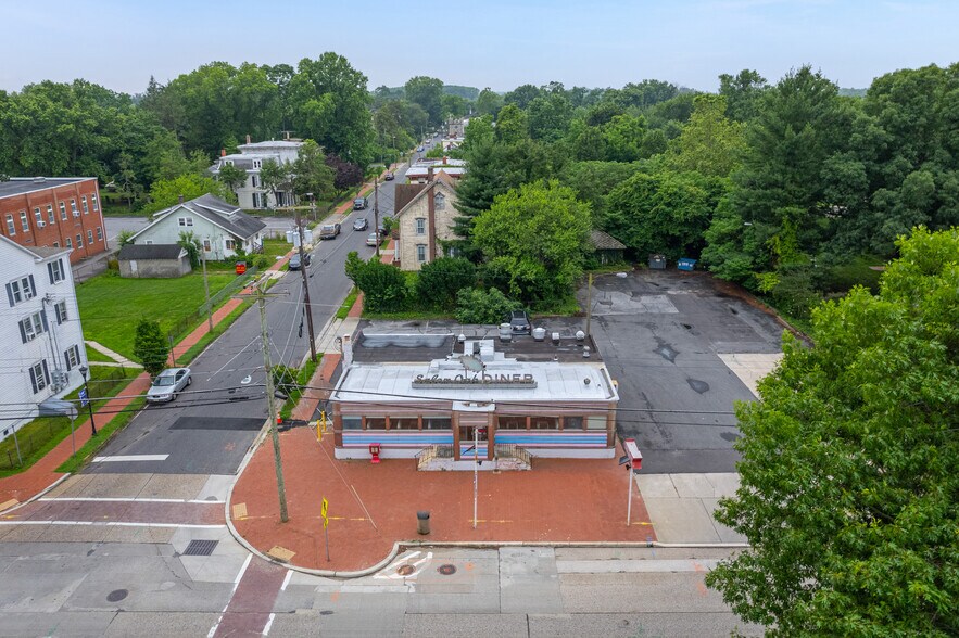 More Photos Of 113 W Broadway, Salem Restaurant For Sale