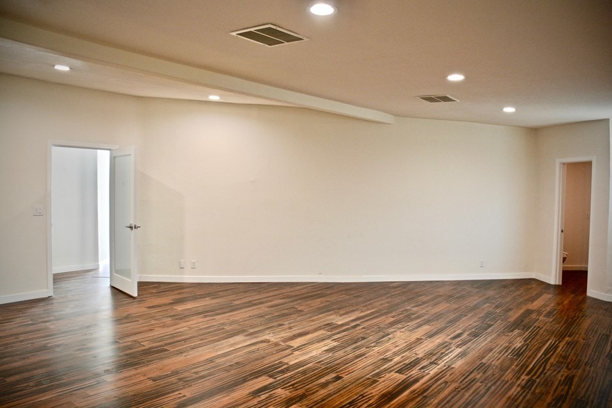 More Photos Of 13257-13259 Moorpark St, Sherman Oaks Office Residential For Sale