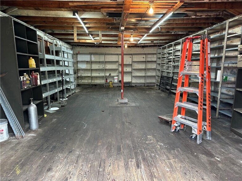 More Photos Of 1301 Brownell Ave, Lorain Service For Sale