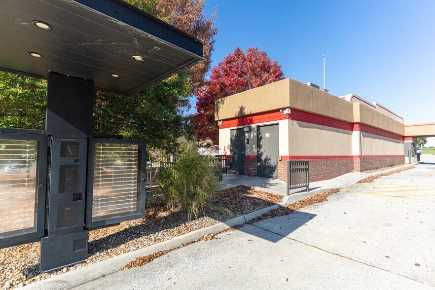 More Photos Of 2901 Candlers Mountain Rd, Lynchburg Fast Food For Sale