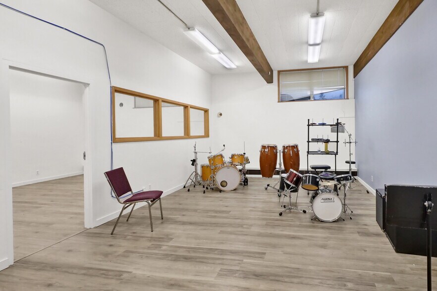 More Photos Of 1326 N Garden St, Bellingham Religious Facility For Lease