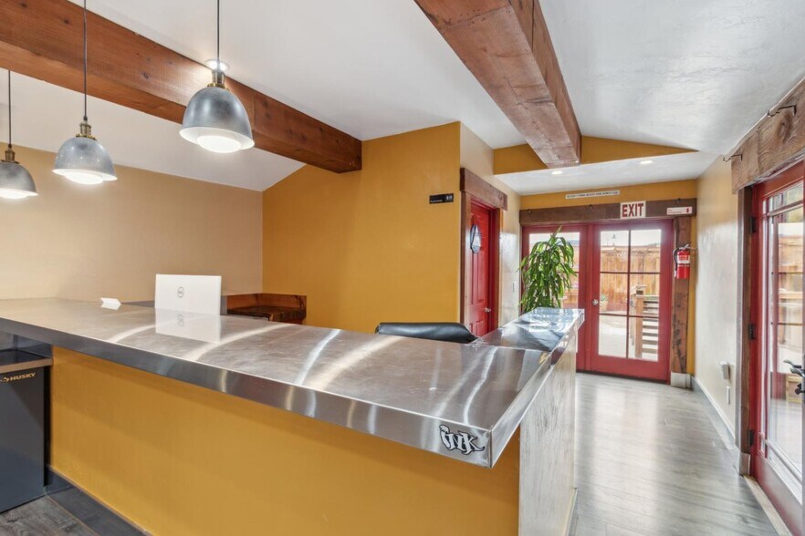 More Photos Of 1637 Del Monte Blvd, Seaside Storefront For Sale
