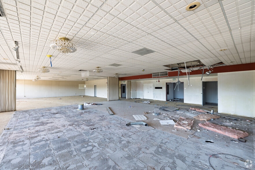 More Photos Of 2001 N Hudson Ave, Pueblo Hotel For Sale
