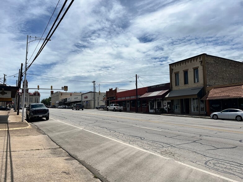 More Photos Of 209 N Main St, Weatherford Storefront Retail Office For Sale