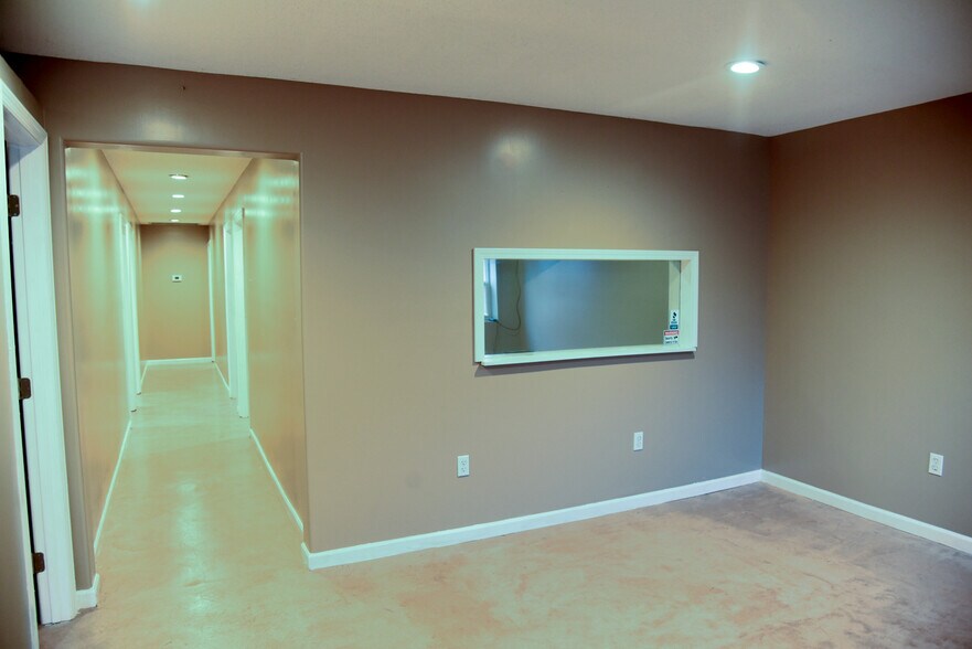 More Photos Of 101 E Byrd Rd, Hartselle Office For Lease