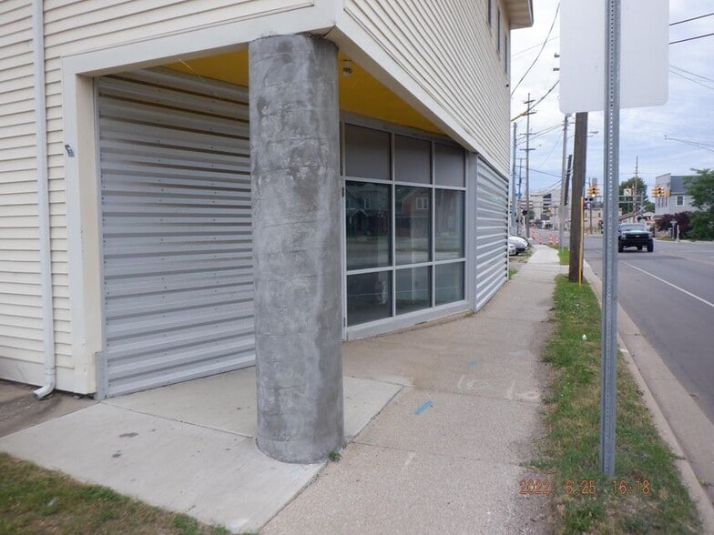 More Photos Of 842 Portage St, Kalamazoo Warehouse For Sale