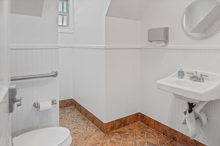 More Photos Of 1191 E Walnut St, Pasadena Office Residential For Sale