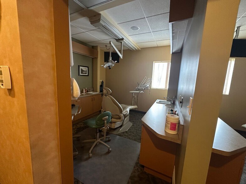 More Photos Of 277 Oriskany Blvd, Whitesboro Office For Sale