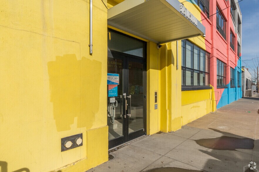 More Photos Of 315 Meserole St, Brooklyn Office For Lease