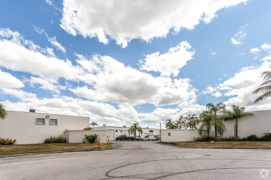 More Photos Of 13957 SW 140th St, Miami Warehouse For Lease