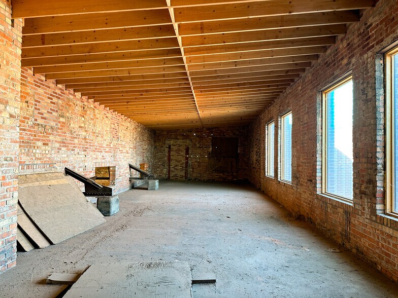 More Photos Of 343, 351 N. Mosley & 340 414 N. Rock Island, Wichita Warehouse For Sale